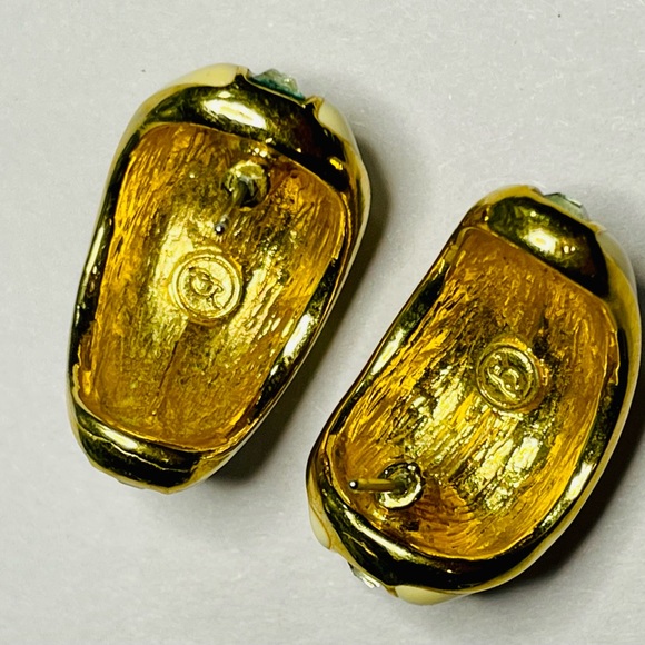 Vtg/Retro Cream enamel/CZ gold tone designer stamped post earrings 1x1/2” - Picture 6 of 7